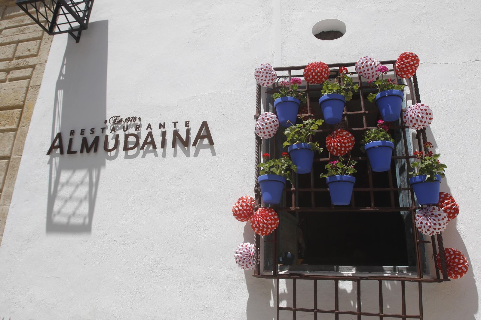 El decorado y el ambiente de Feria en el Centro de Córdoba y la Judería, en fotografías