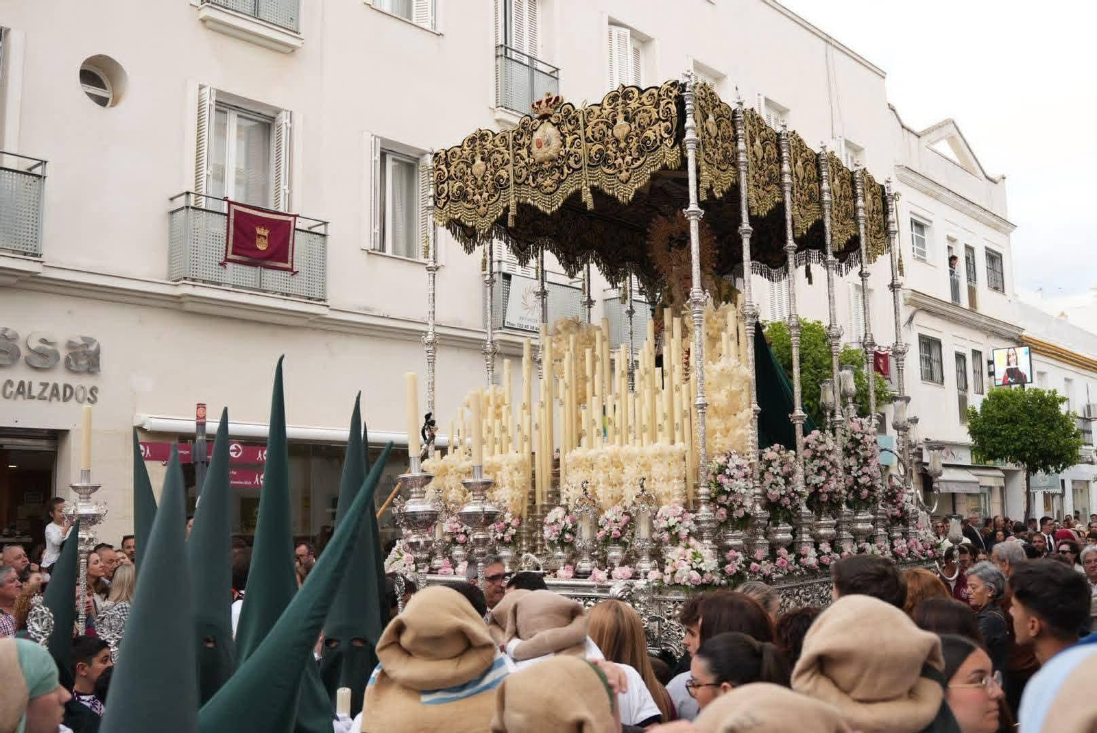 El paso de la Virgen de las Lágrimas y Esperanza, durante la pasada Semana Santa.