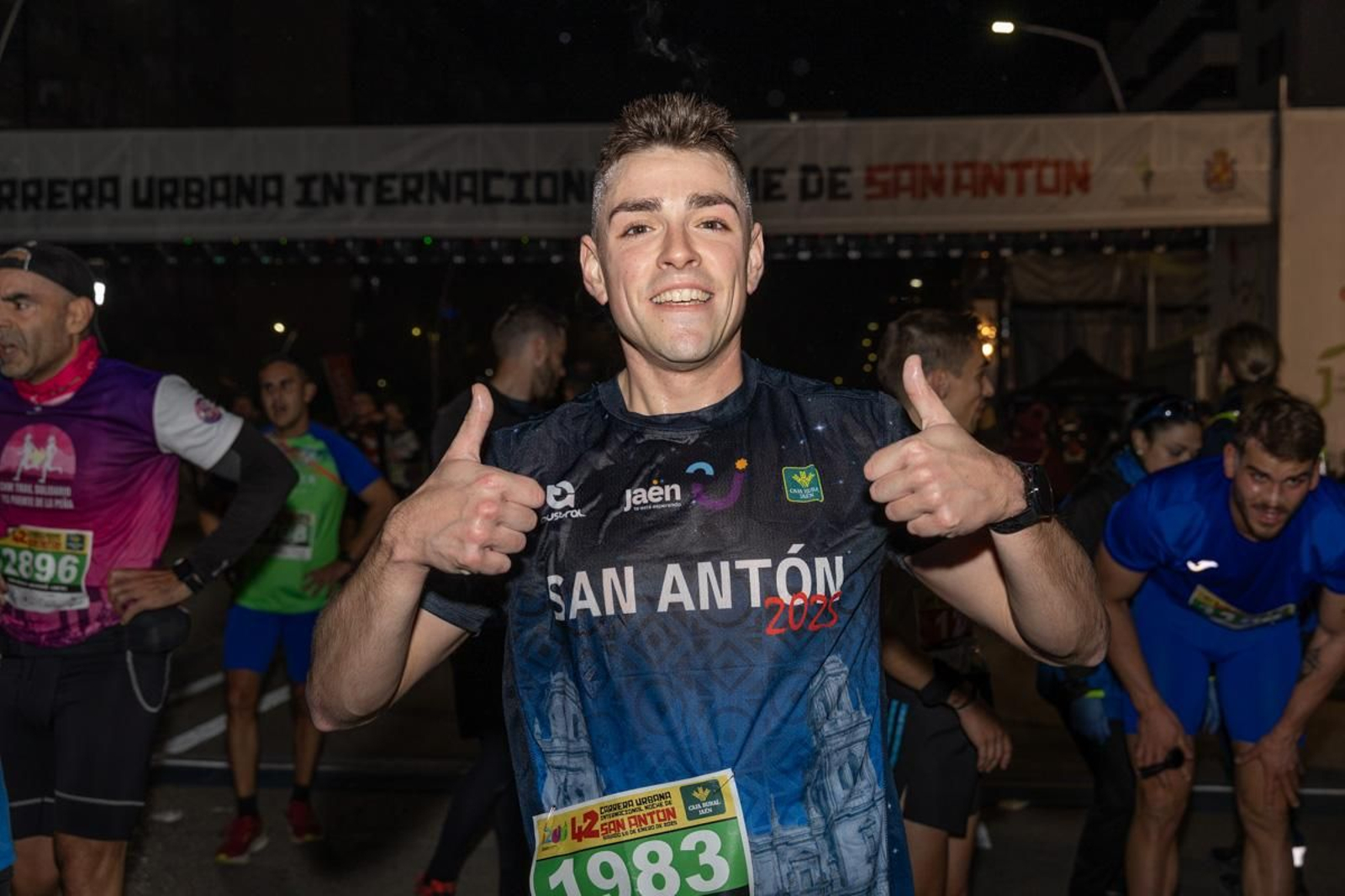 En imágenes: búscate en tu llegada a meta de la Carrera de San Antón 2025 (7)