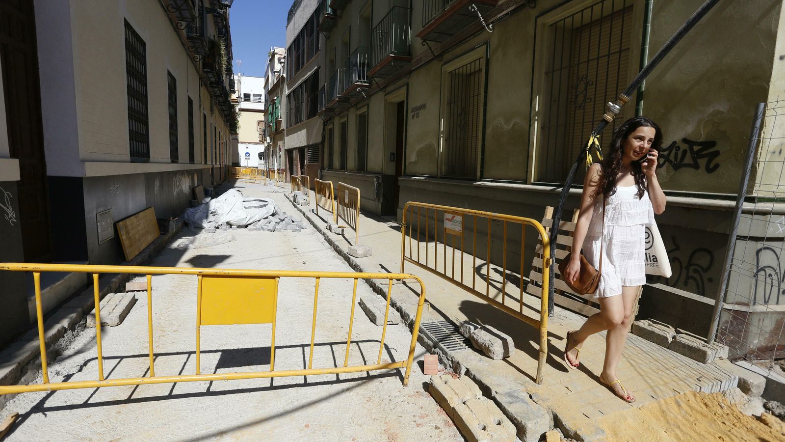 La calle Duque Cornejo en plena obra.