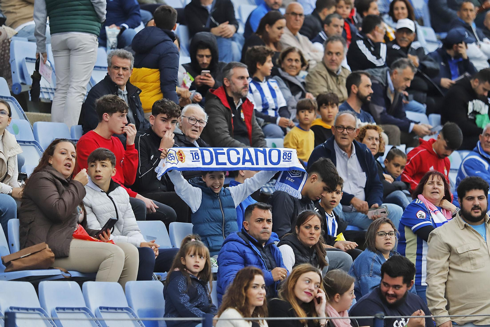 Imágenes del ambiente en el Recreativo de Huelva - San Fernando
