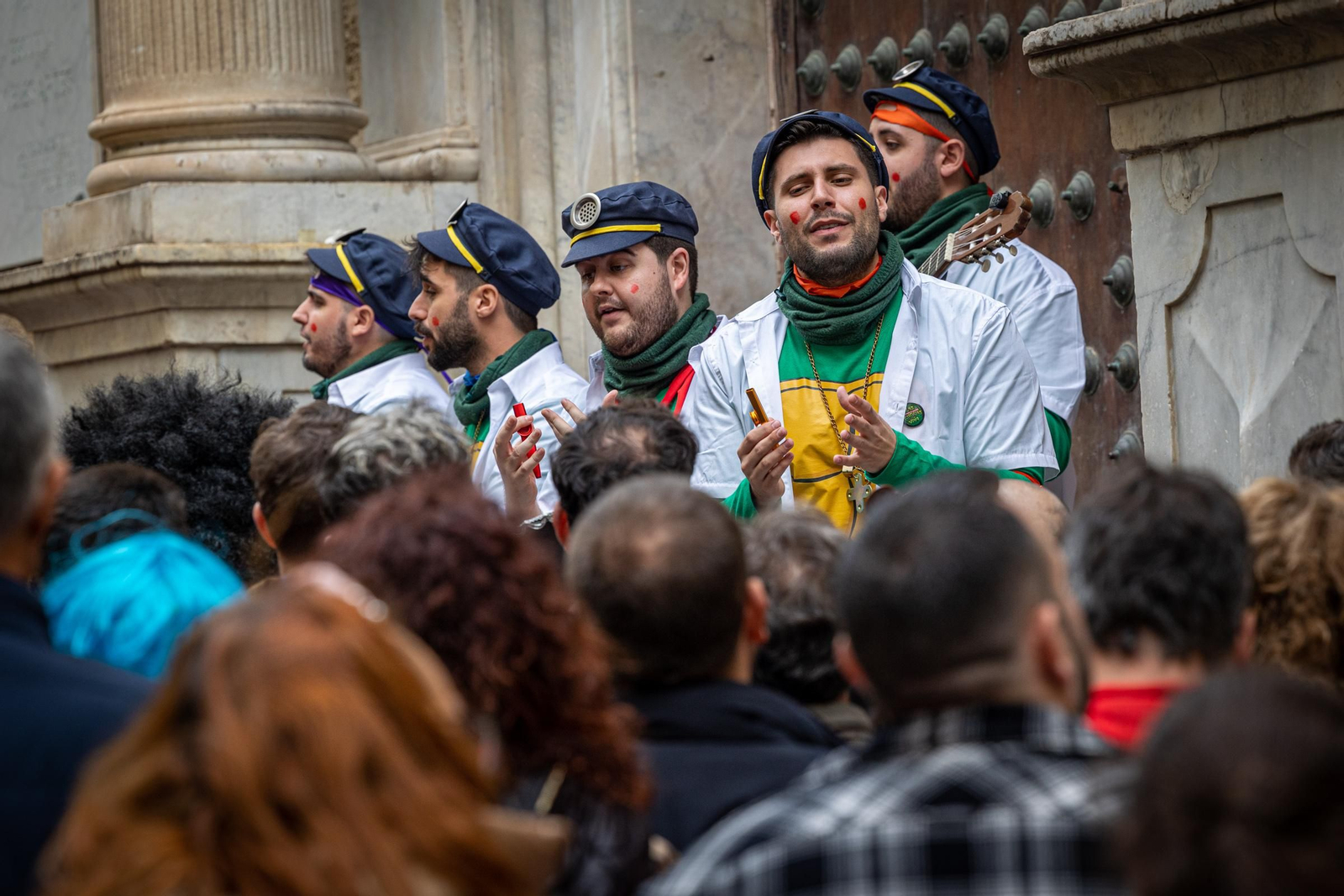 Imágenes del lunes de coros e ilegales del Carnaval de Cádiz 2023