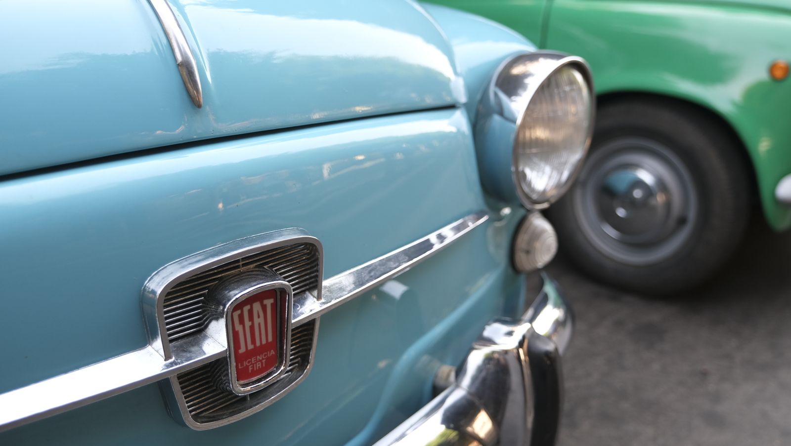 Imágenes de la exposición de Amigos del Seat 600 y Mini Cooper, en la Feria de Almería