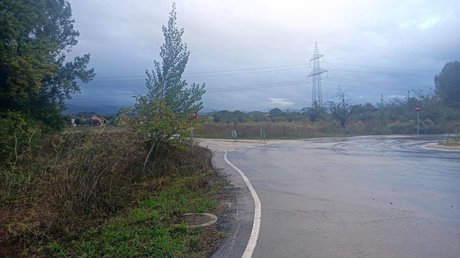 Por la izquierda vamos a Magaz de Abajo.
