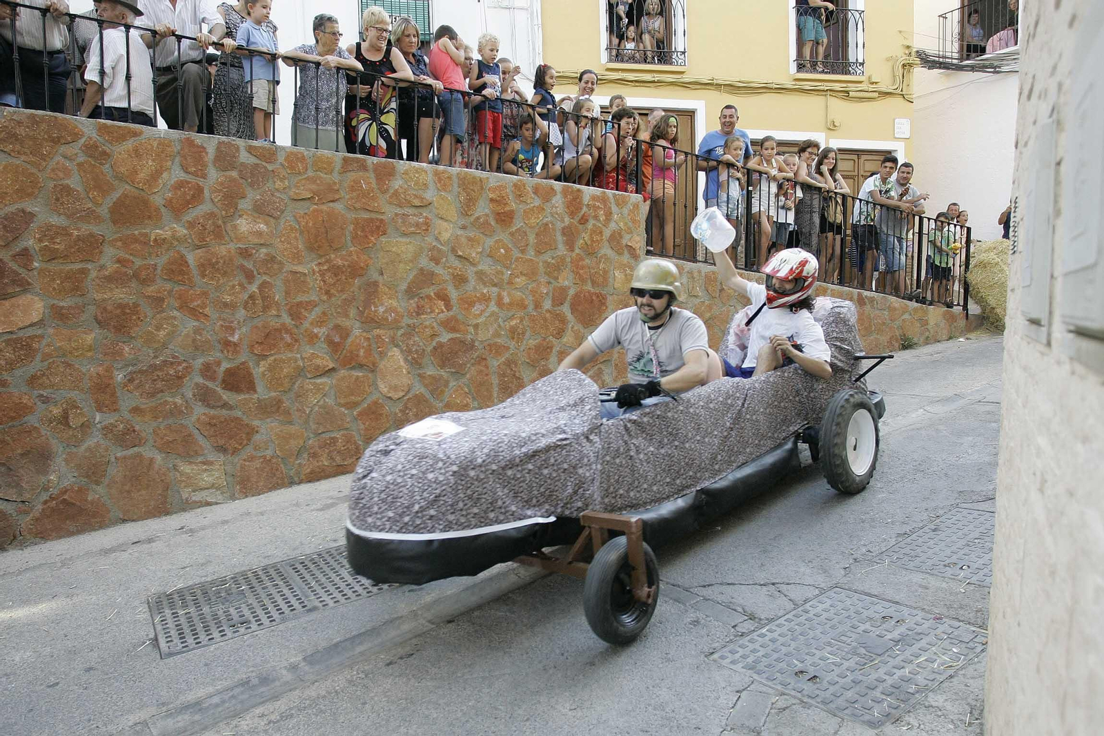 Imagen de archivo de una de las carreras de Autos Locos que se celebran cada año en pueblos andaluces.