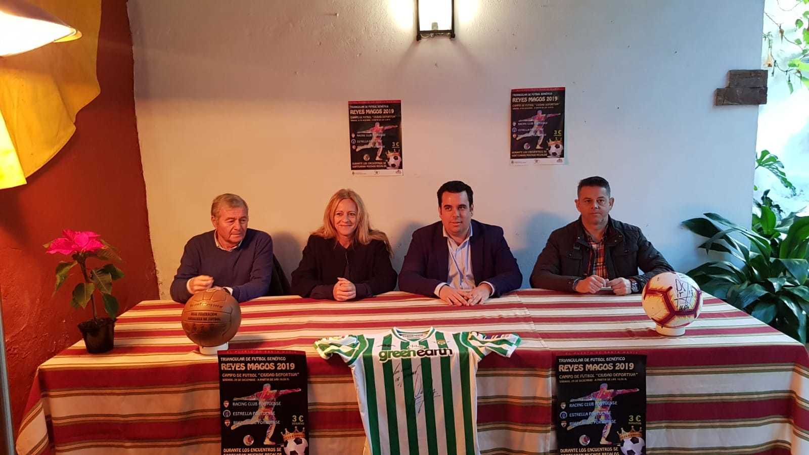 Antonio Flor, Ana María Arias, Curro Martínez y Jesús Sánchez durante la presentación en el Patio de las 7 Esquinas.