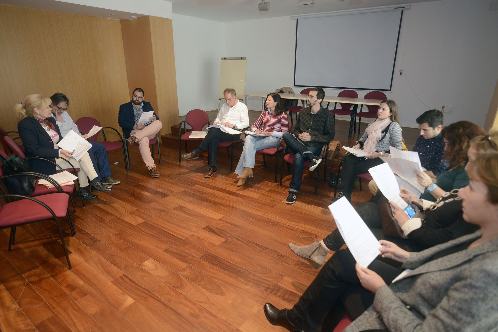 Reunión del Centro Comercial Abierto junto al Consejo Local de Comercio en el Ayuntamiento.