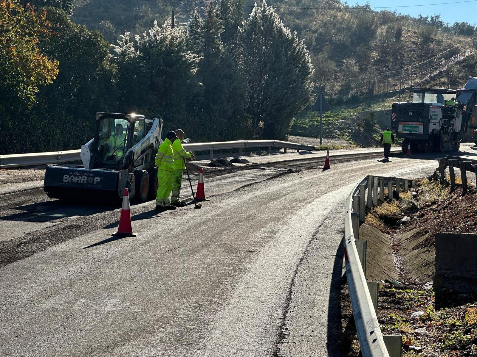 Trabajos para mejorar el firme de la carretera A-315, de acceso a la comarca de Cazorla.
