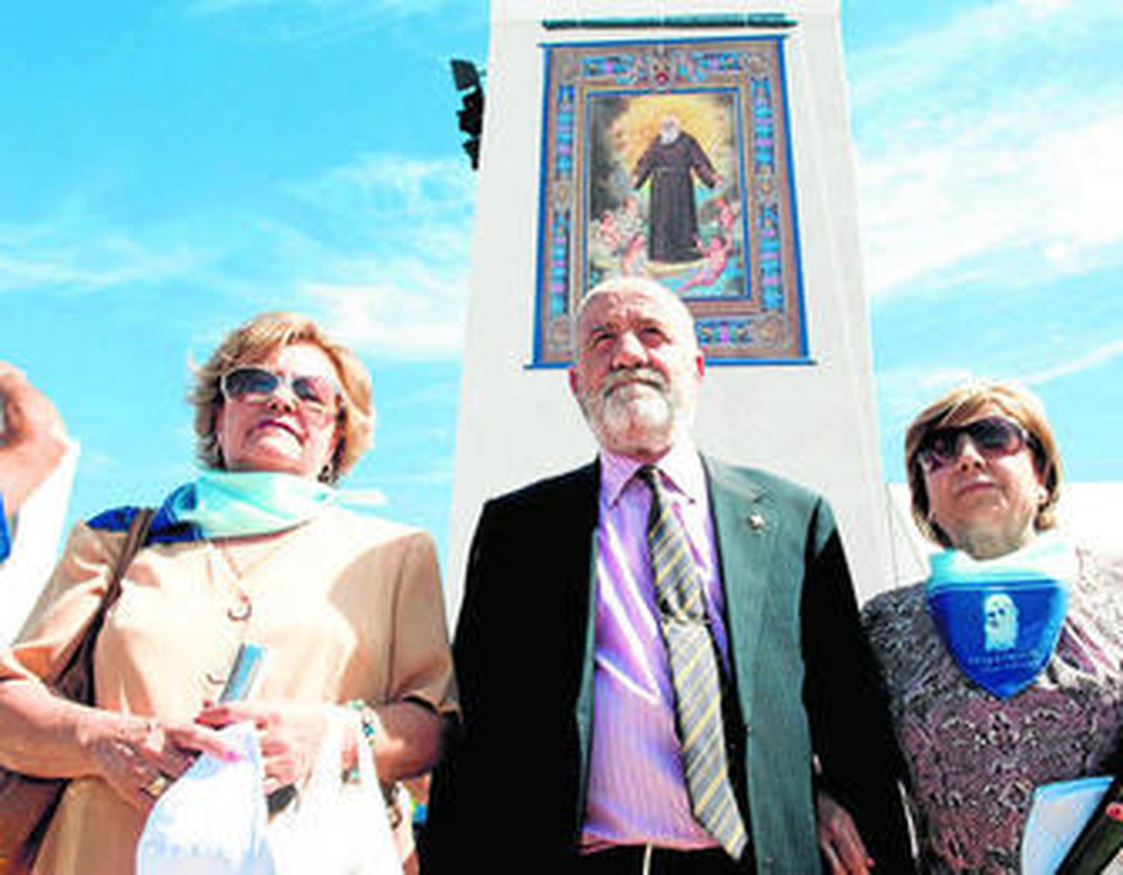 "He venido cargado de peticiones para el beato"