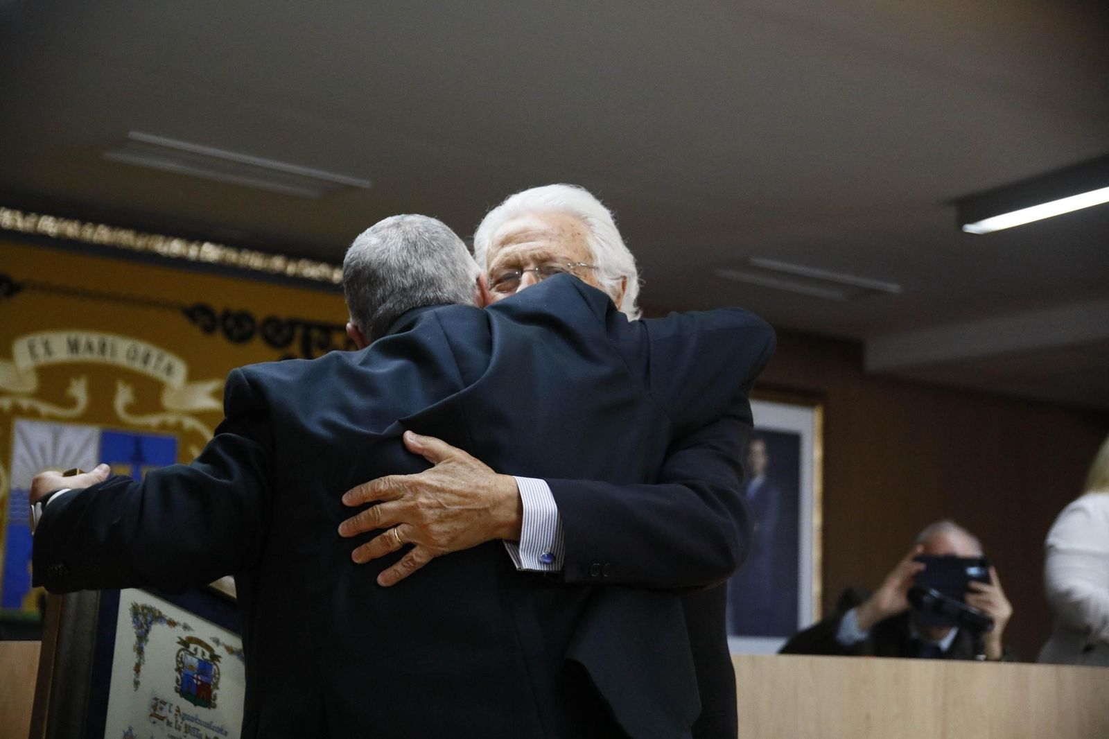 Las imágenes del nombramiento de hijo predilecto de Garrucha a José María Martínez de Haro