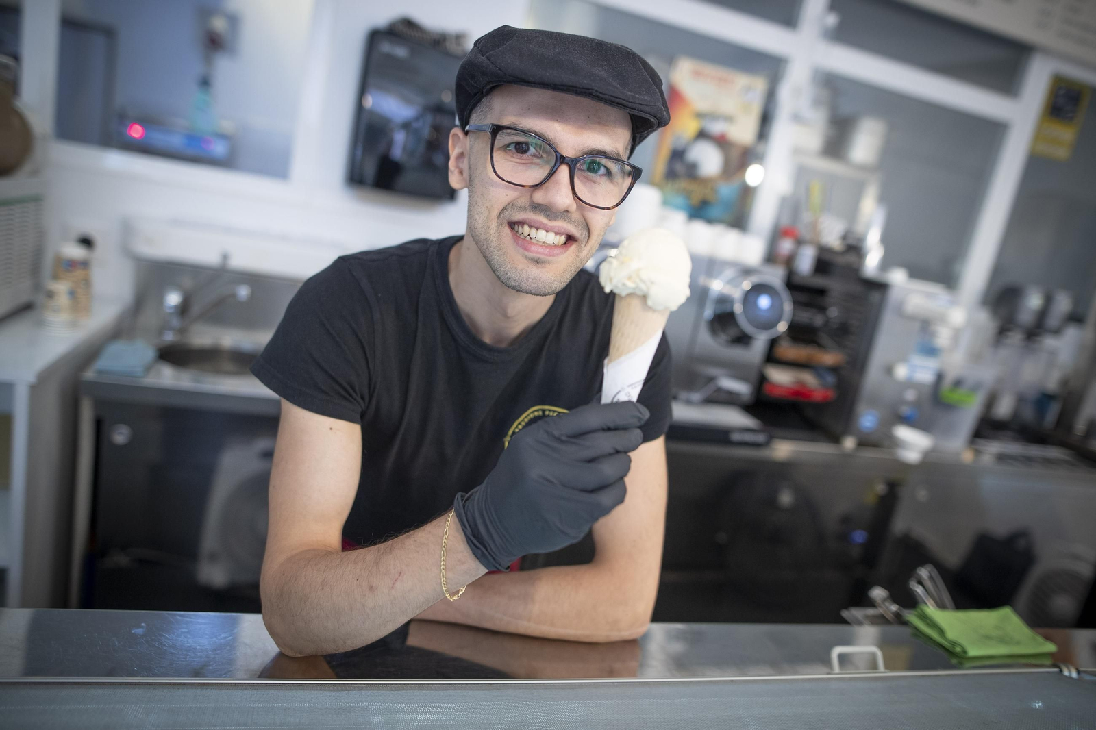 Dennis Dolcemasco quiere que la heladería se afiance en Granada antes de expandir la marca por toda España.