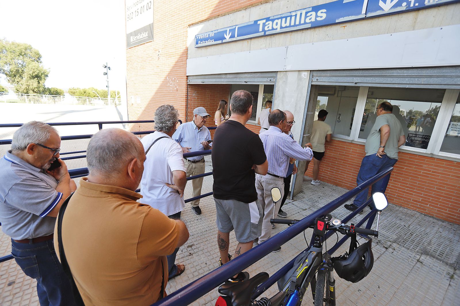 Largas colas en el Nuevo Colombino para las entradas del partido ante el Cacereño