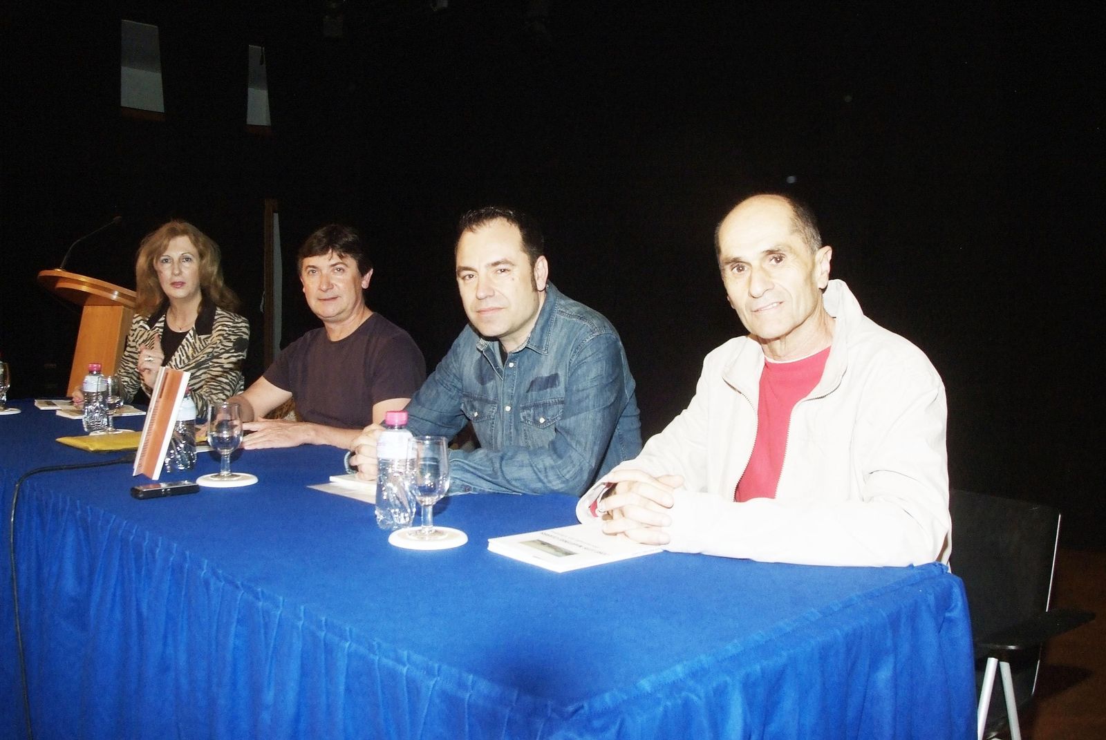 José Luis Martínez Clares acompañado de María Dolores Ortega, Manuel Cruz y Pepe Criado.