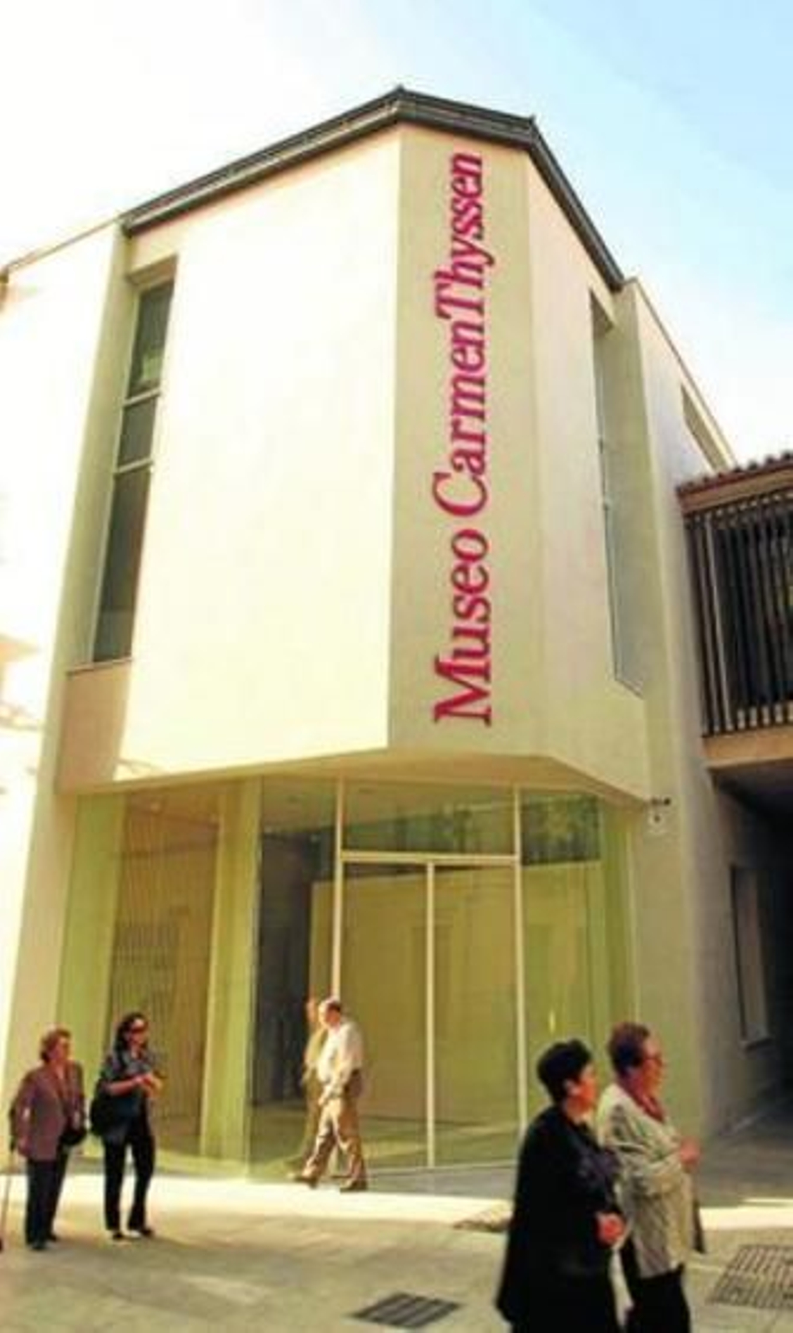 Aspecto exterior que presentaba ayer el Thyssen malagueño.