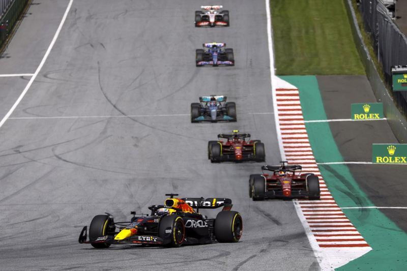 Max Verstappen lidera la prueba al sprint del Gran Premio de Austria seguido de los dos Ferraris.
