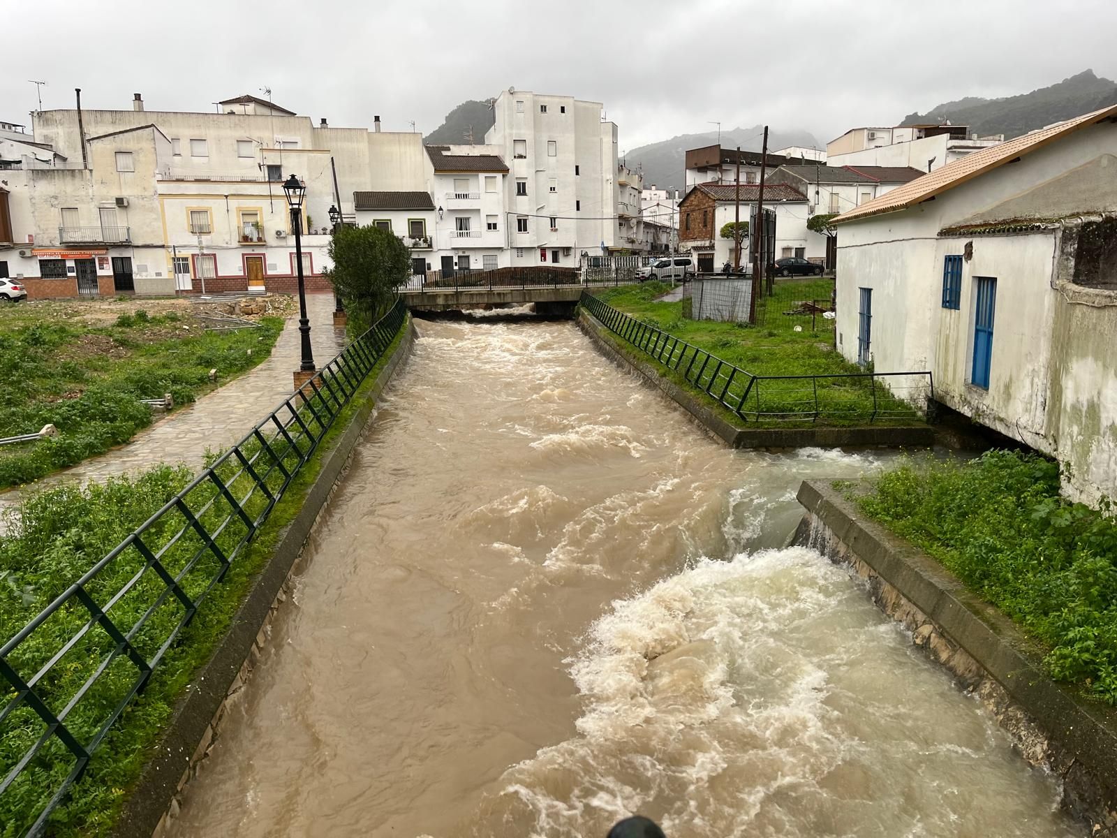 El río Ubrique a su paso por la localidad.