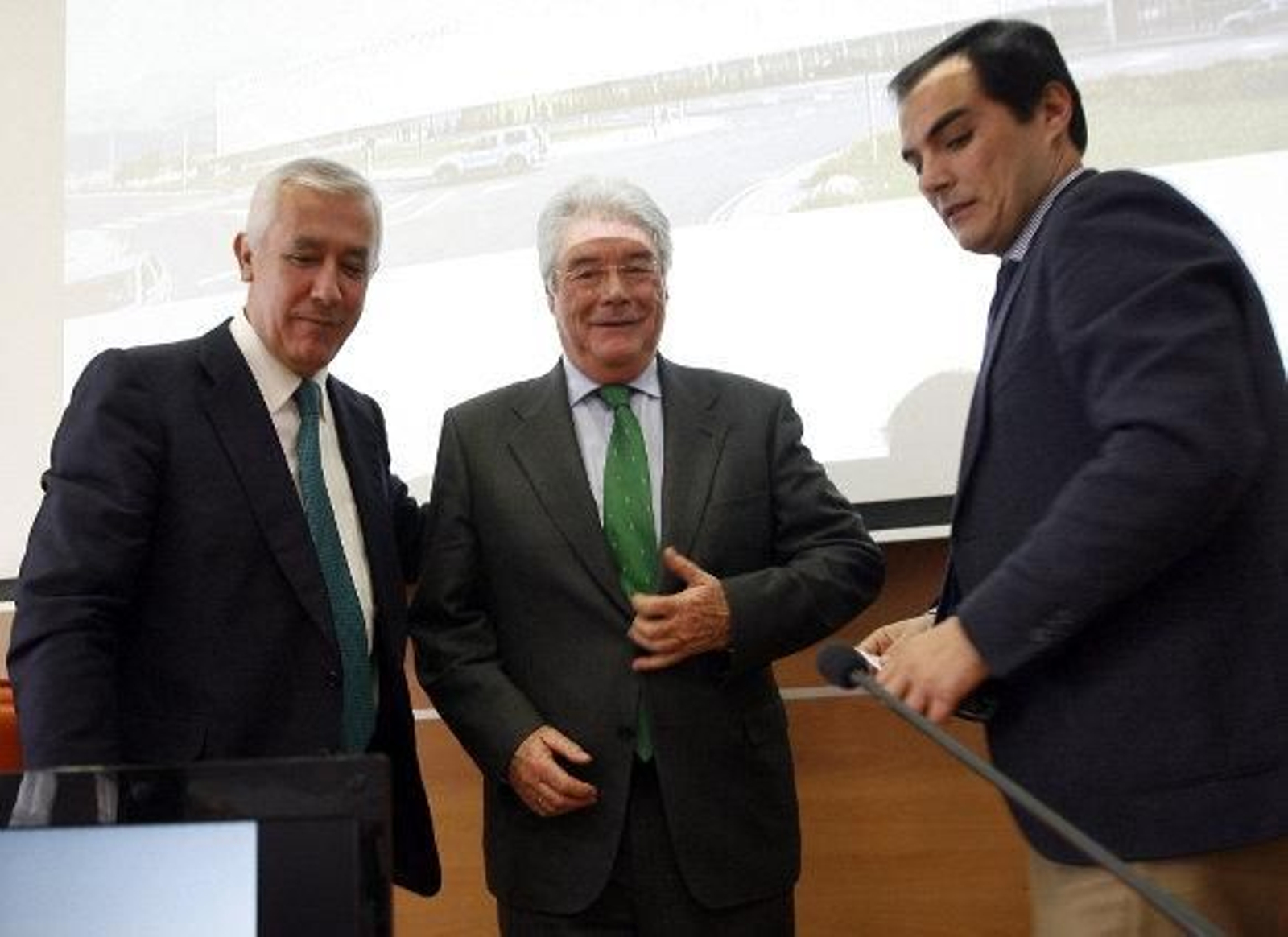 Nieto ve "curioso" que se apele "al insulto" por su alternativa sobre el Centro de Convenciones