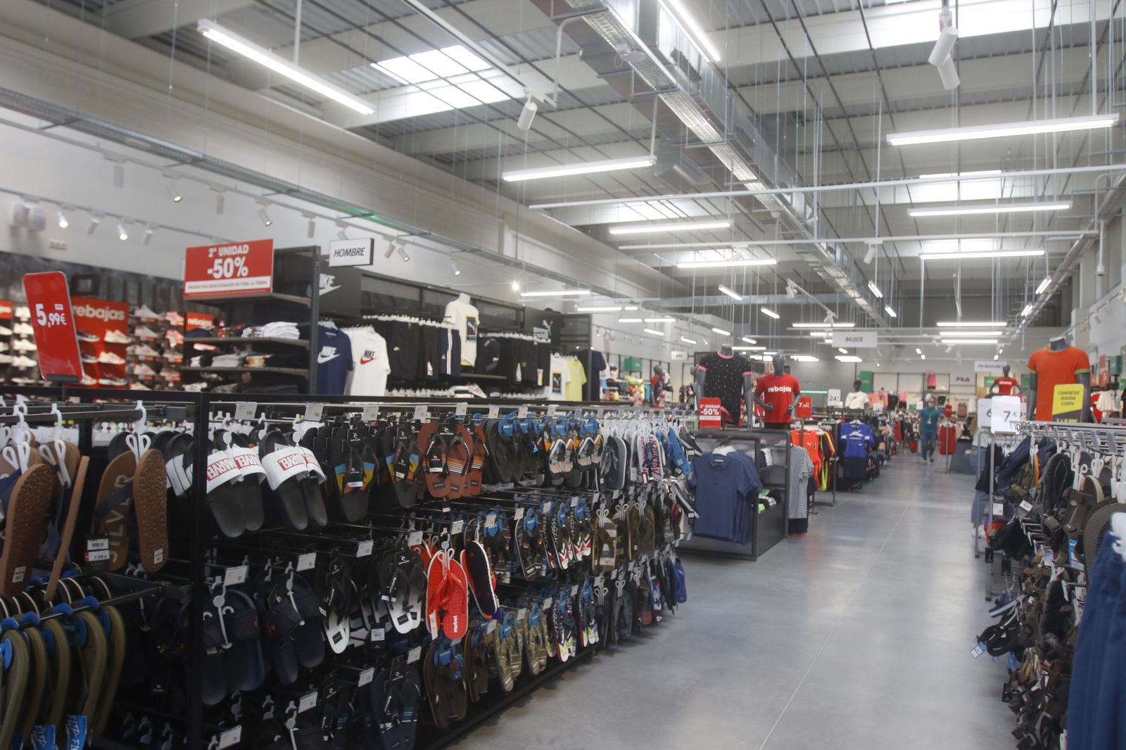 La apertura del parque comercial Los Patios de Azahara en Córdoba, en fofografías