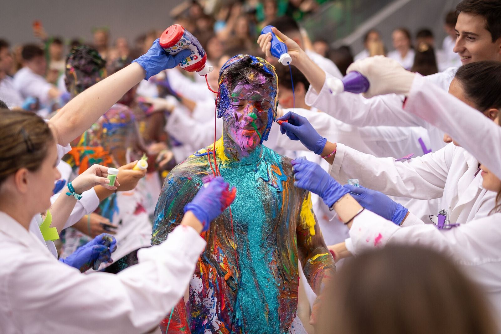 Novatadas o fiesta de Medicina en Granada: el Lucas mantiene la tradición