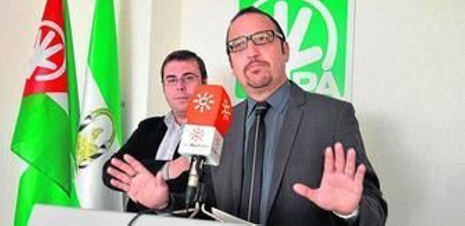 Lagier y García, durante su comparecencia ayer en la sede del PA en Jerez.