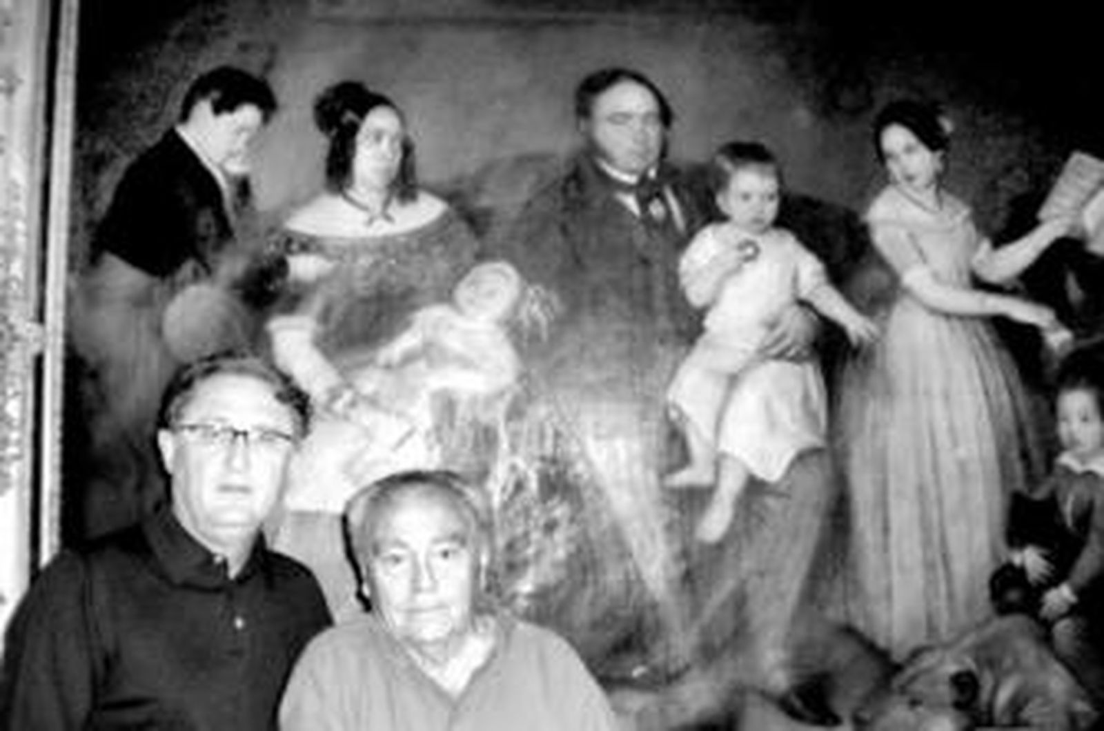 Jesús Caicedo con Manuel Soler y el cuadro donado, obra del artista italiano Andrea Giuliani.