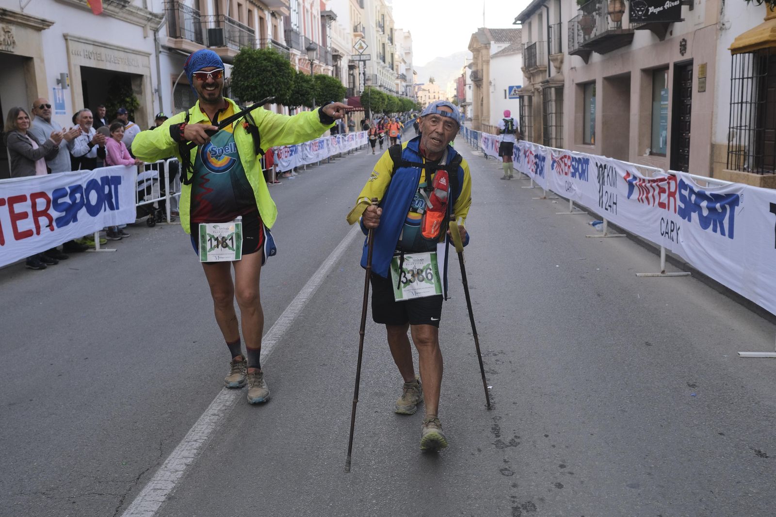 Cierre de la meta de los 101 kilómetros de la Legión, en fotos.
