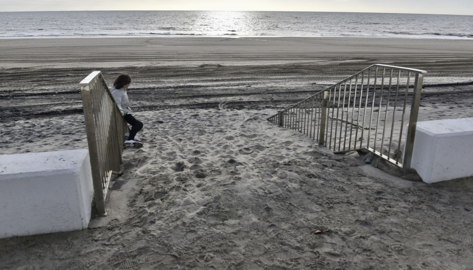 Comienza las obras de regeneración de arena en Matalascañas