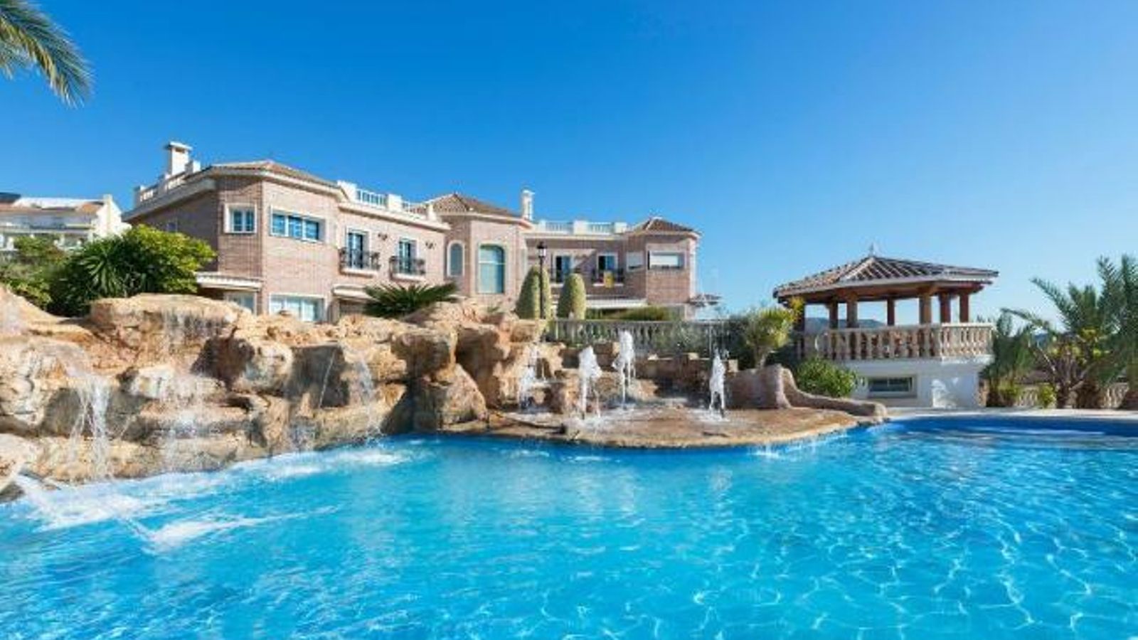 Fachada villa que da la bahía de Málaga