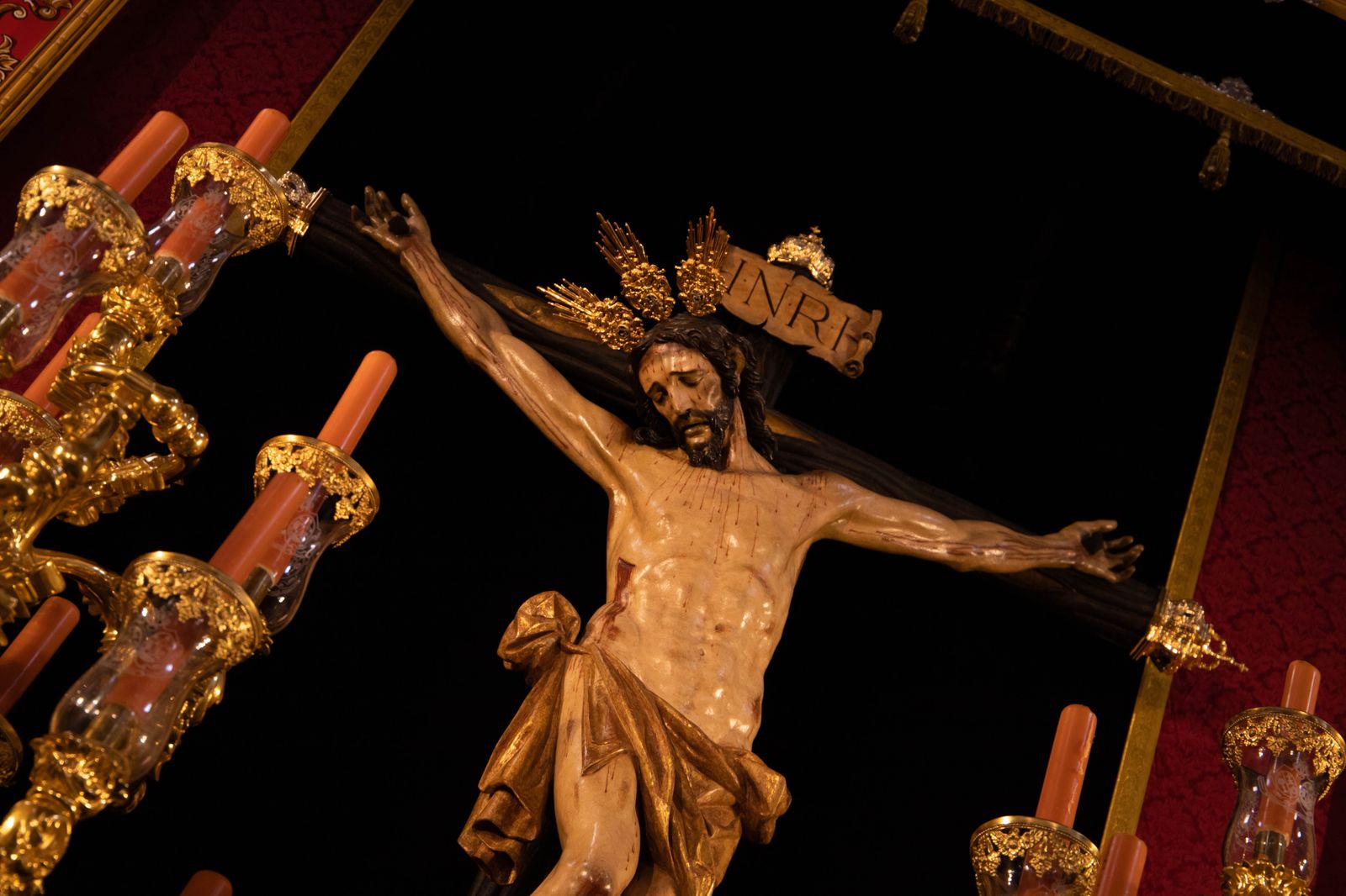 La exposición de la Hermandad de los Favores, en imágenes