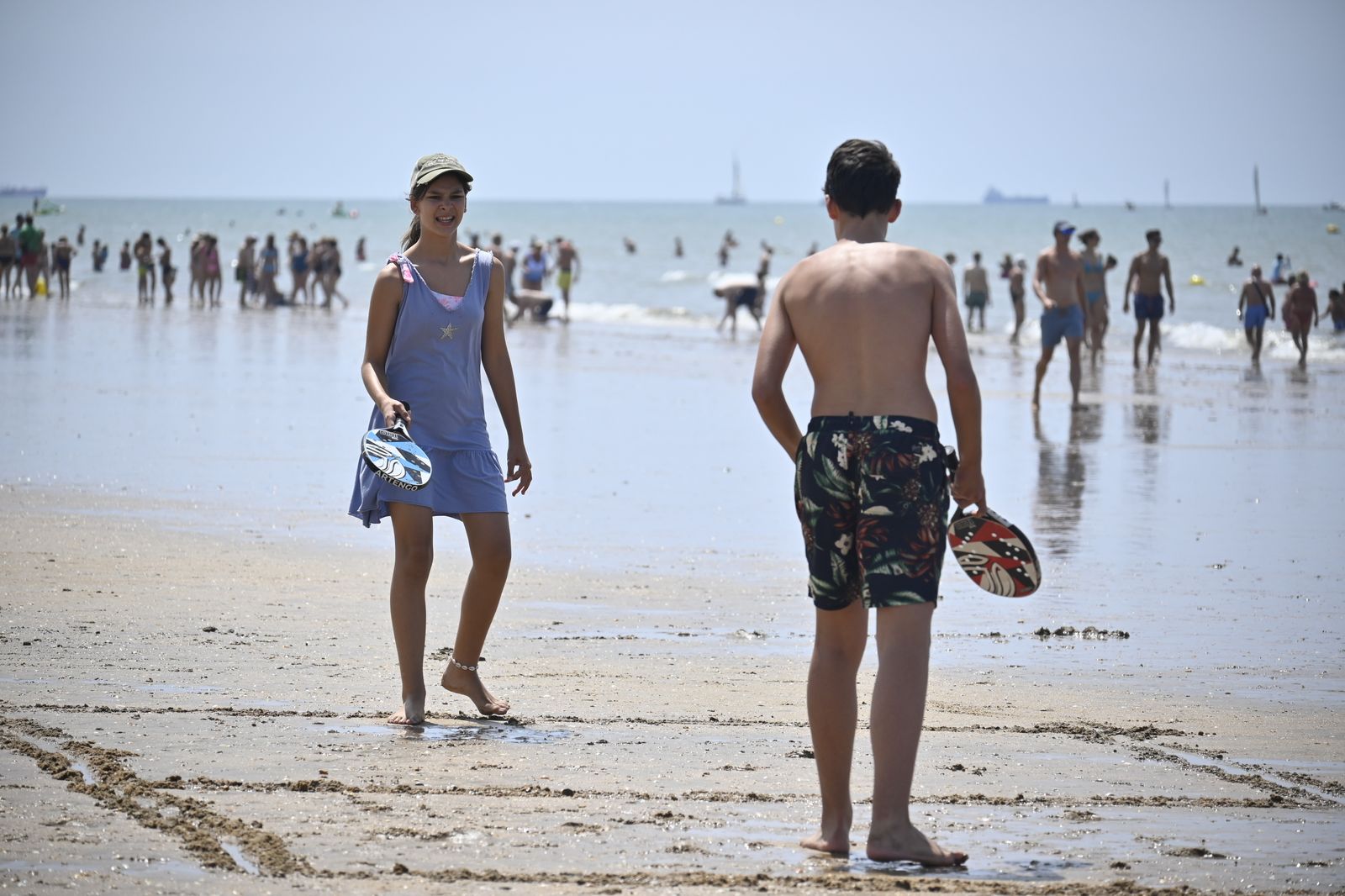 Ambiente en la playas de Huelva este sábado 22 de julio, en imágenes