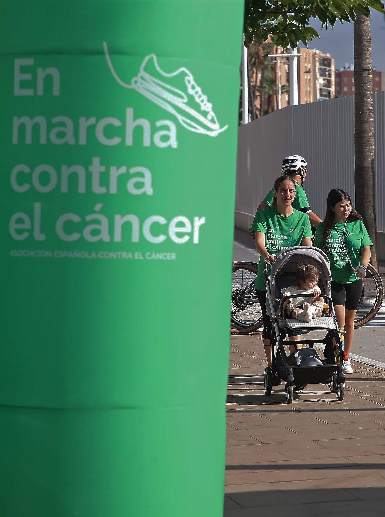 La II Carrera en marcha contra el cáncer celebrada en Algeciras, en imágenes.