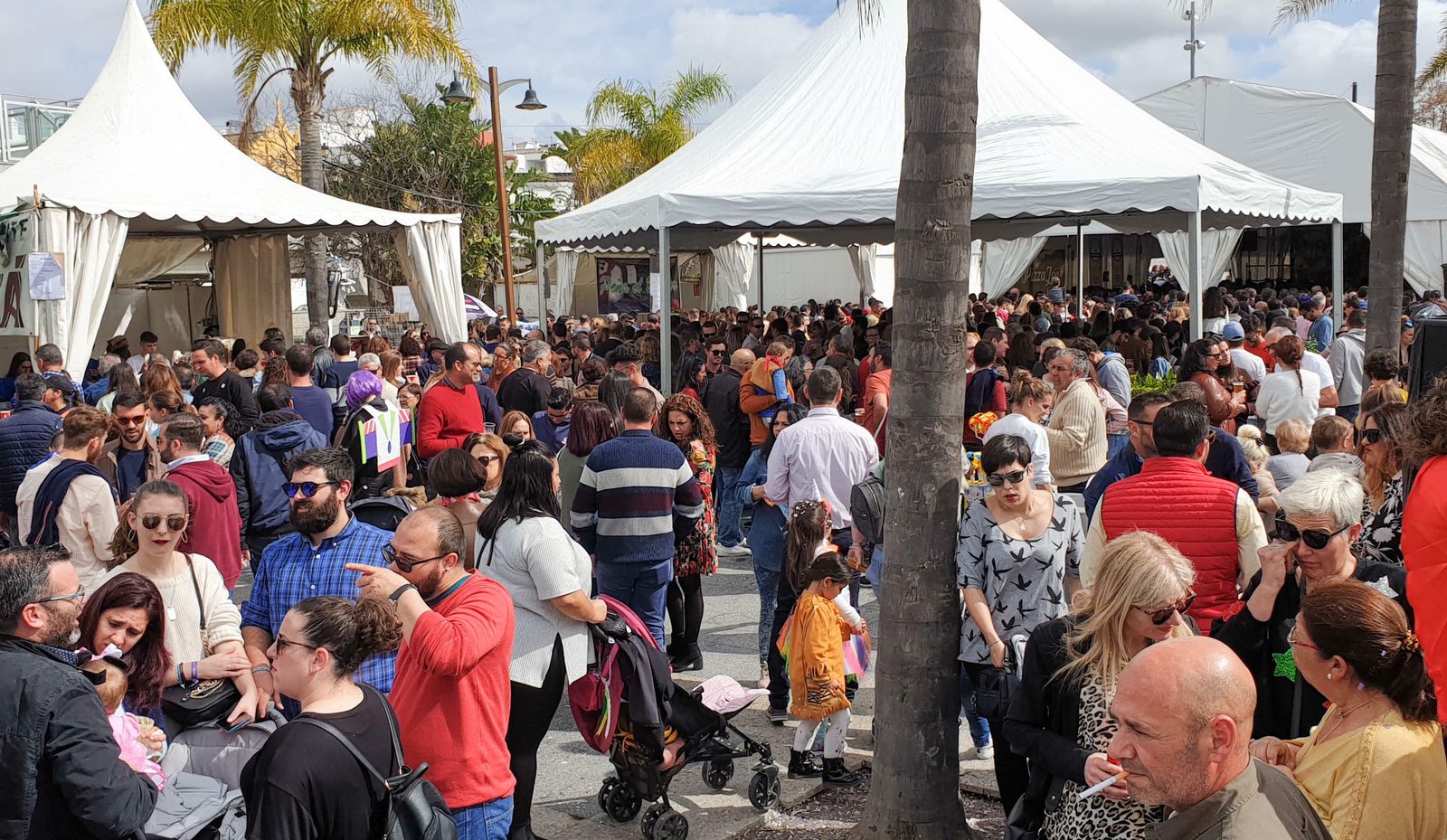 Ambiente en las carpas de la Alameda durante la última jornada del Carnaval.