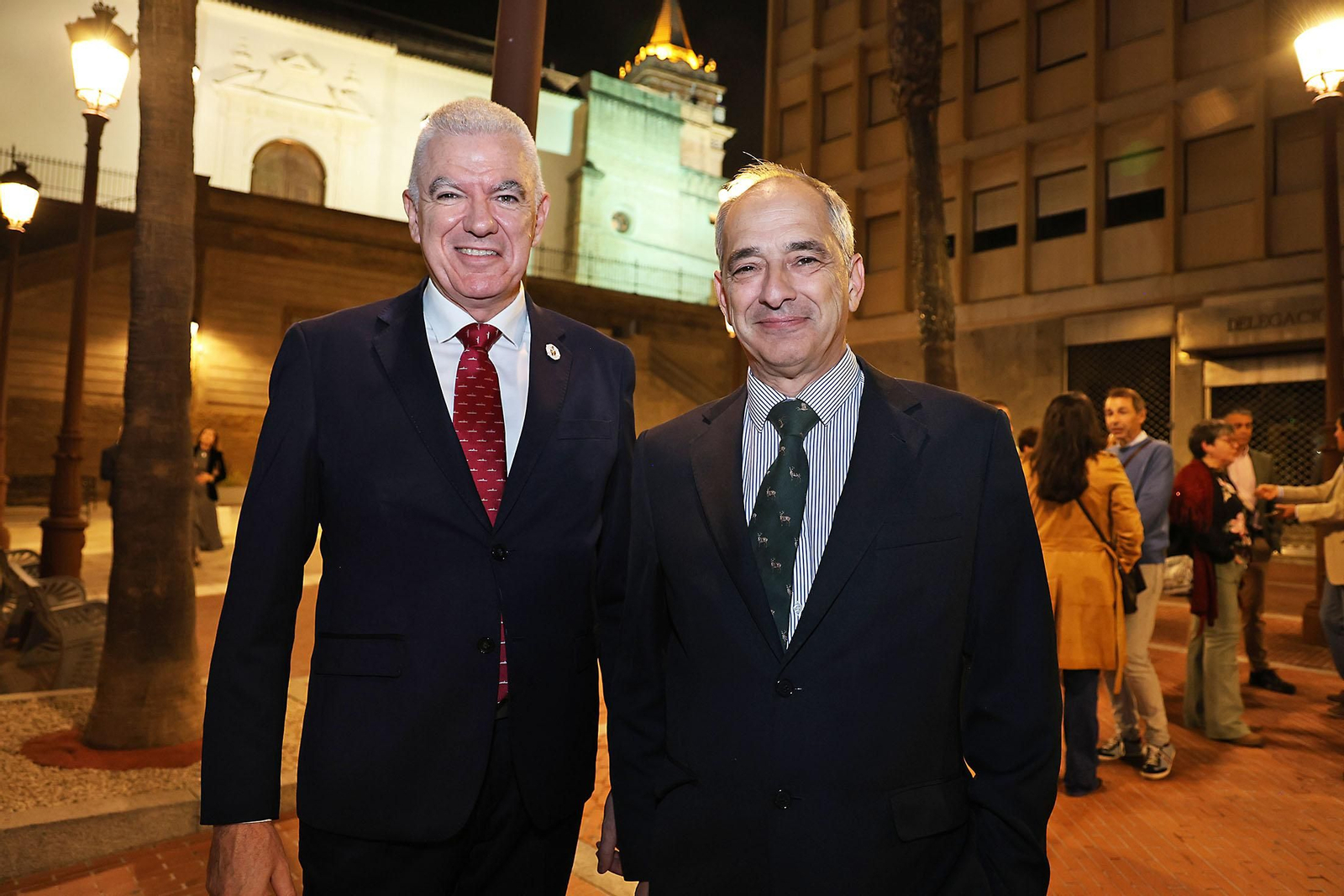 Imágenes de los invitados a la gala de los  37 premios Onubenses del Año