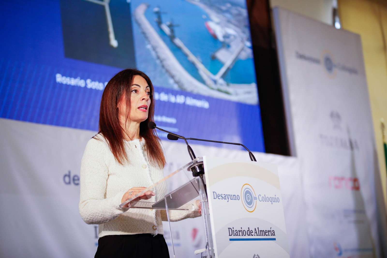 Imágenes del desayuno informativo