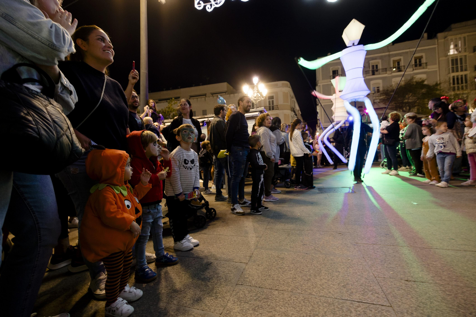 Las imágenes de la fiesta de los Tosantos en el Mercado Central