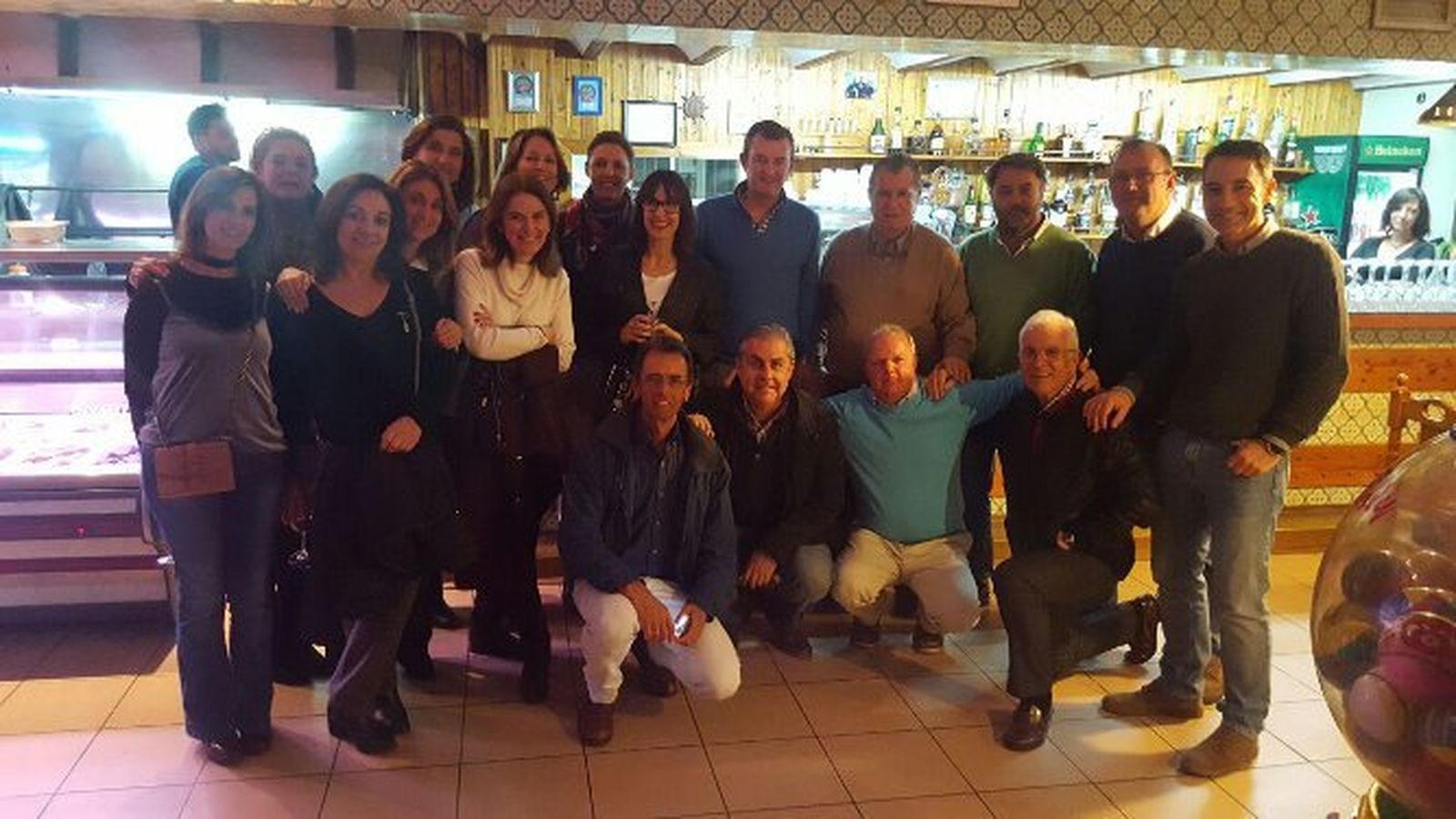 Roger Wagott, Ana Suárez, José Ramírez, Manolo Páez, Asunción  Álvarez, Paco Trigo, Eugenia Millán, Pedro Modroño, Inmaculada Pedregal, Valentín Merello, Mercedes Pérez, José Antonio Romero, Elena Orta, José Luis Villar, Mikel Elorza, Guadalupe Manrique, Niti Rodríguez, Isidoro Junguito, Celia Martos, Fidel Echevarría, Elena Corrales, Ana Belén Tolón y Belén Casajus.