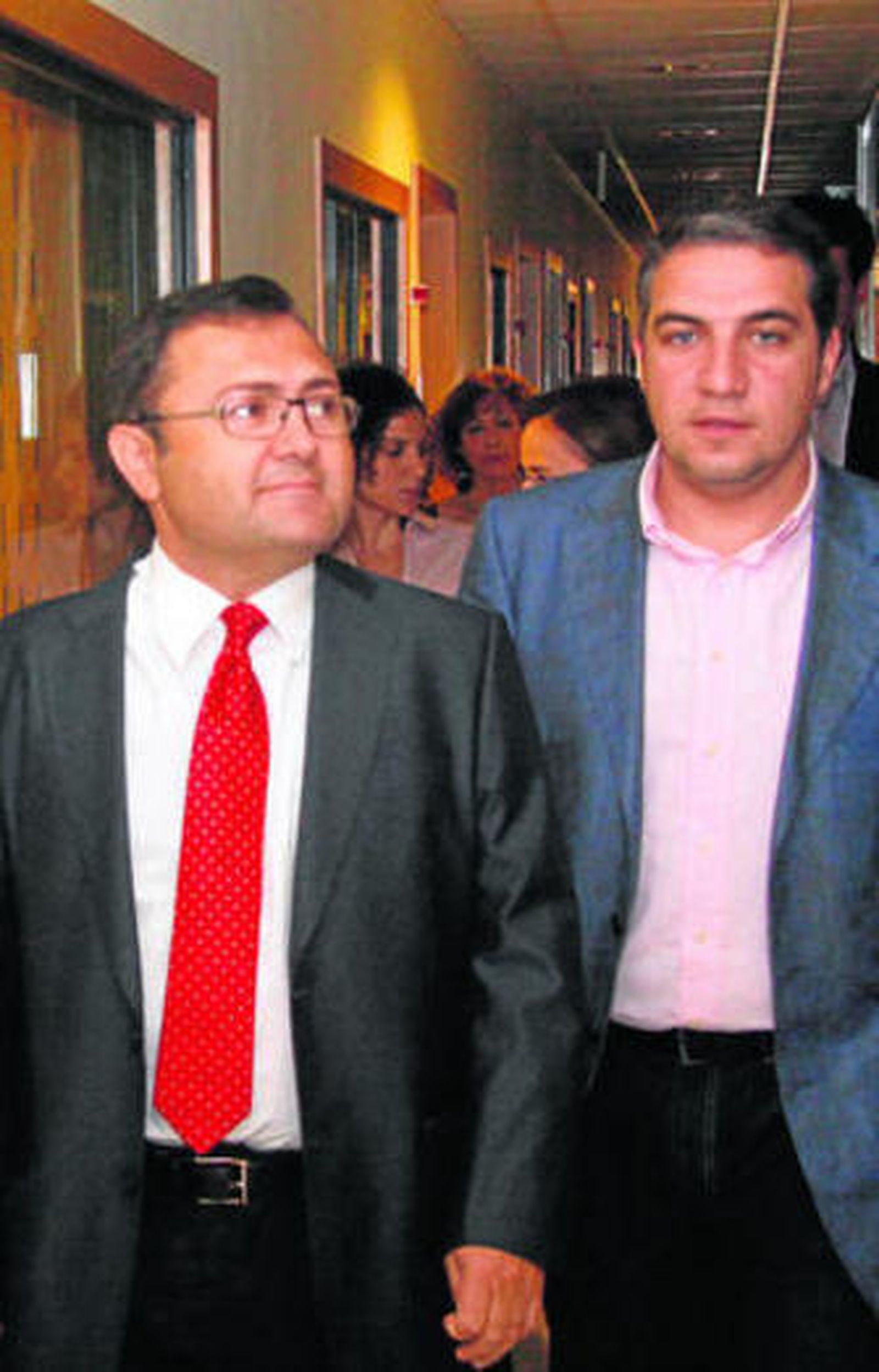 Heredia y Bendodo debatieron ayer en la Cadena Ser.