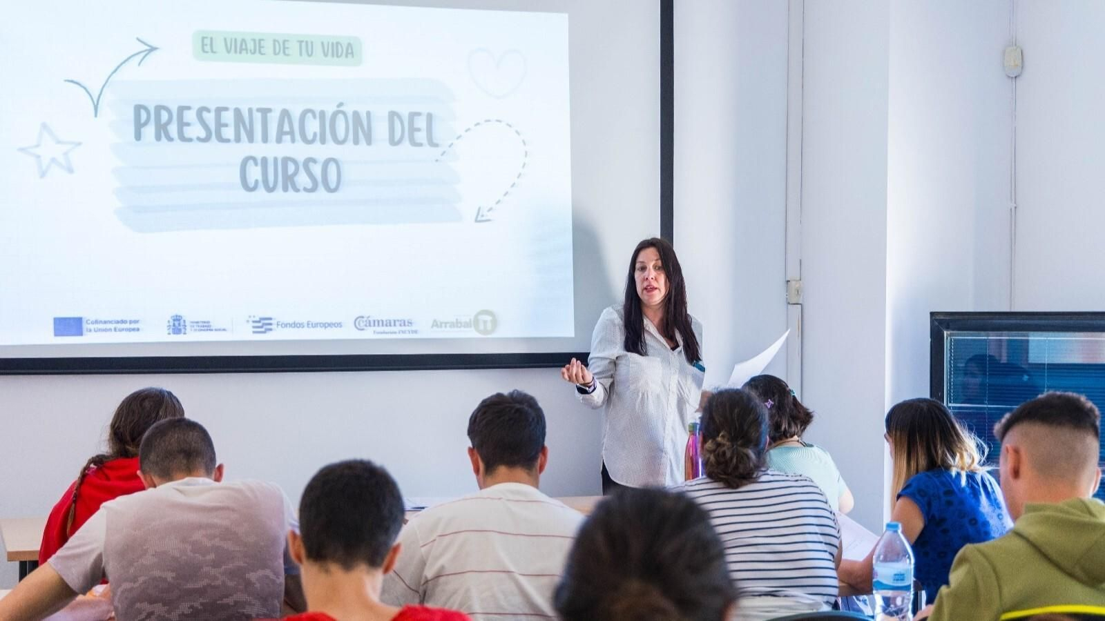 Presentación del curso desarrollado por Arrabal-AID con la colaboración del Ayuntamiento de San Fernando.