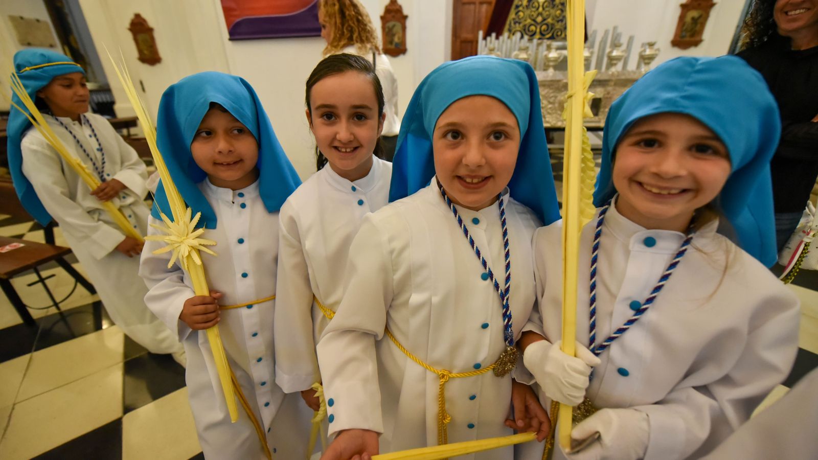 Fotos del Domingo de Ramos en Los Barrios: Borriquita y María Santisima de la Estrella