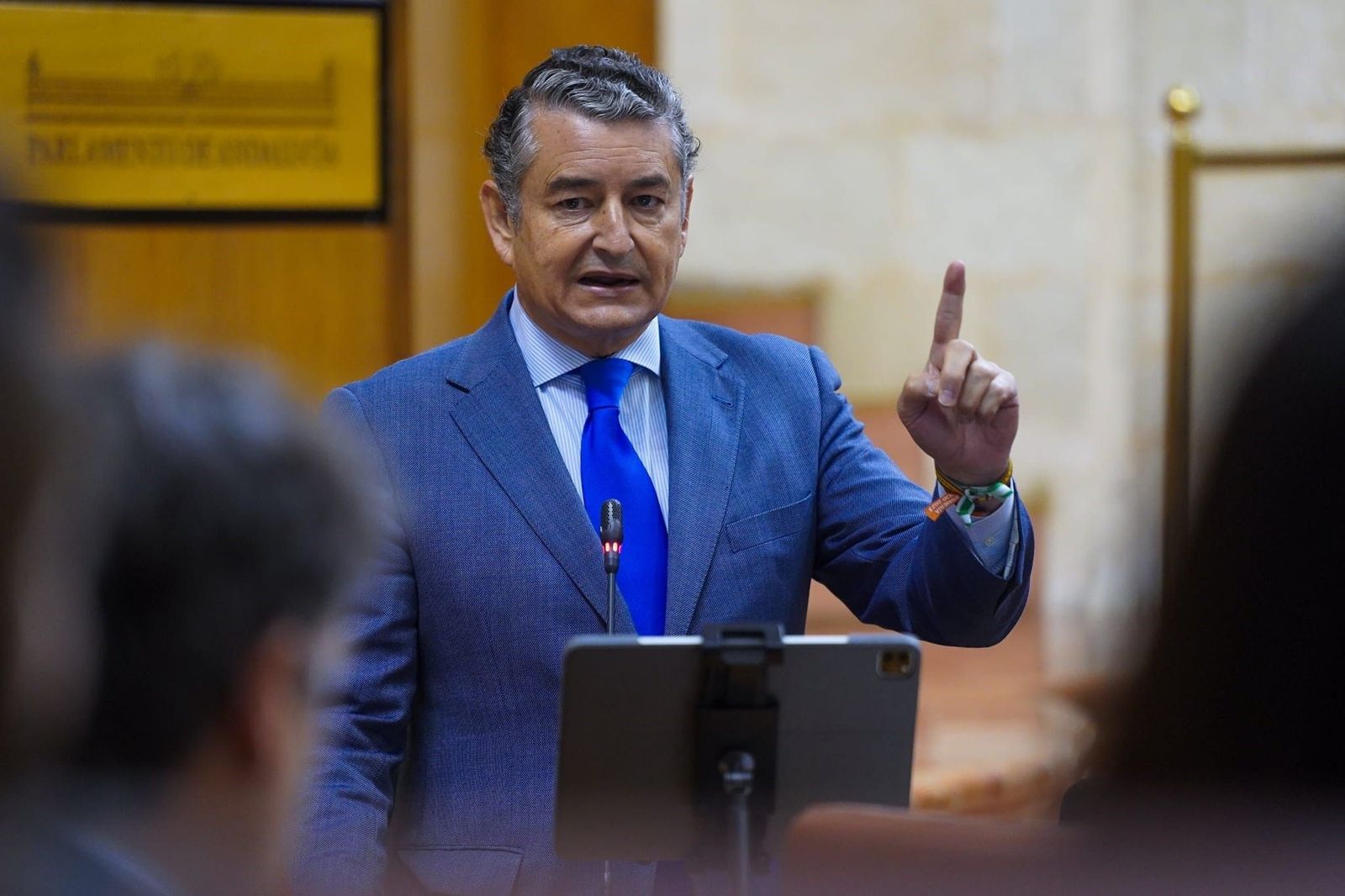 El consejero Antonio Sanz durante la sesión de control en el Parlamento de Andalucía.