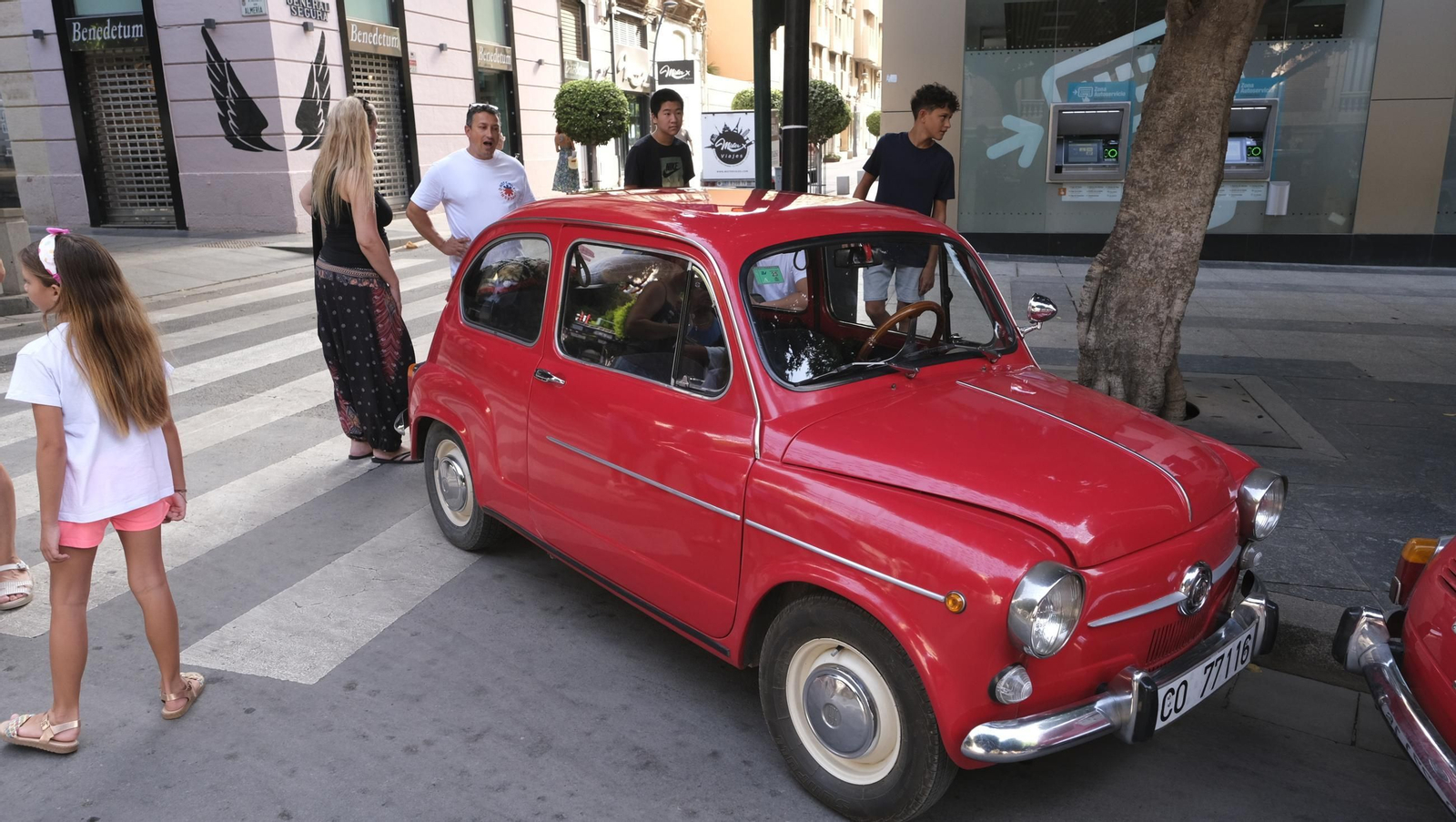 Los Seat 600 y los Mini en la Feria de Almería 2024, en imágenes