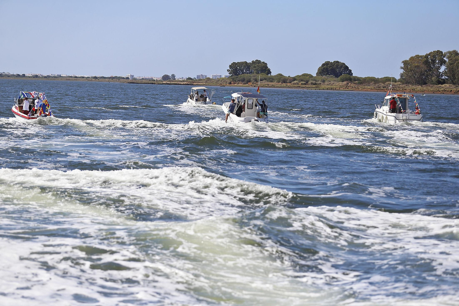 Las imágenes de la Virgen del Carmen por la Ría de Huelva