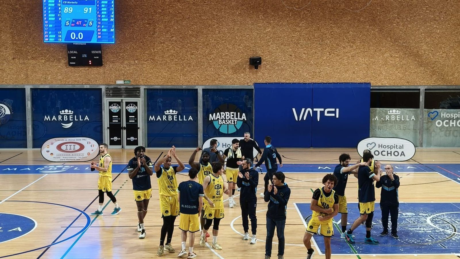 El CB Algeciras celebra su triunfo en Marbella.