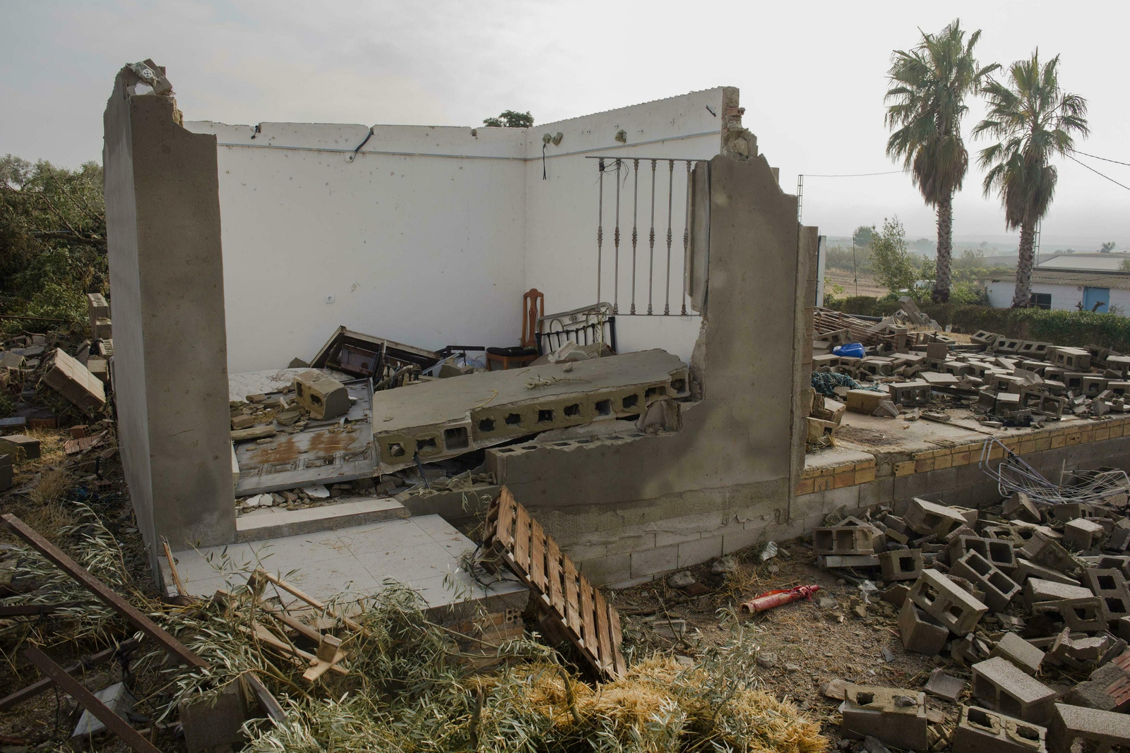 Fotos de los daños causados por los tornados en Campillos