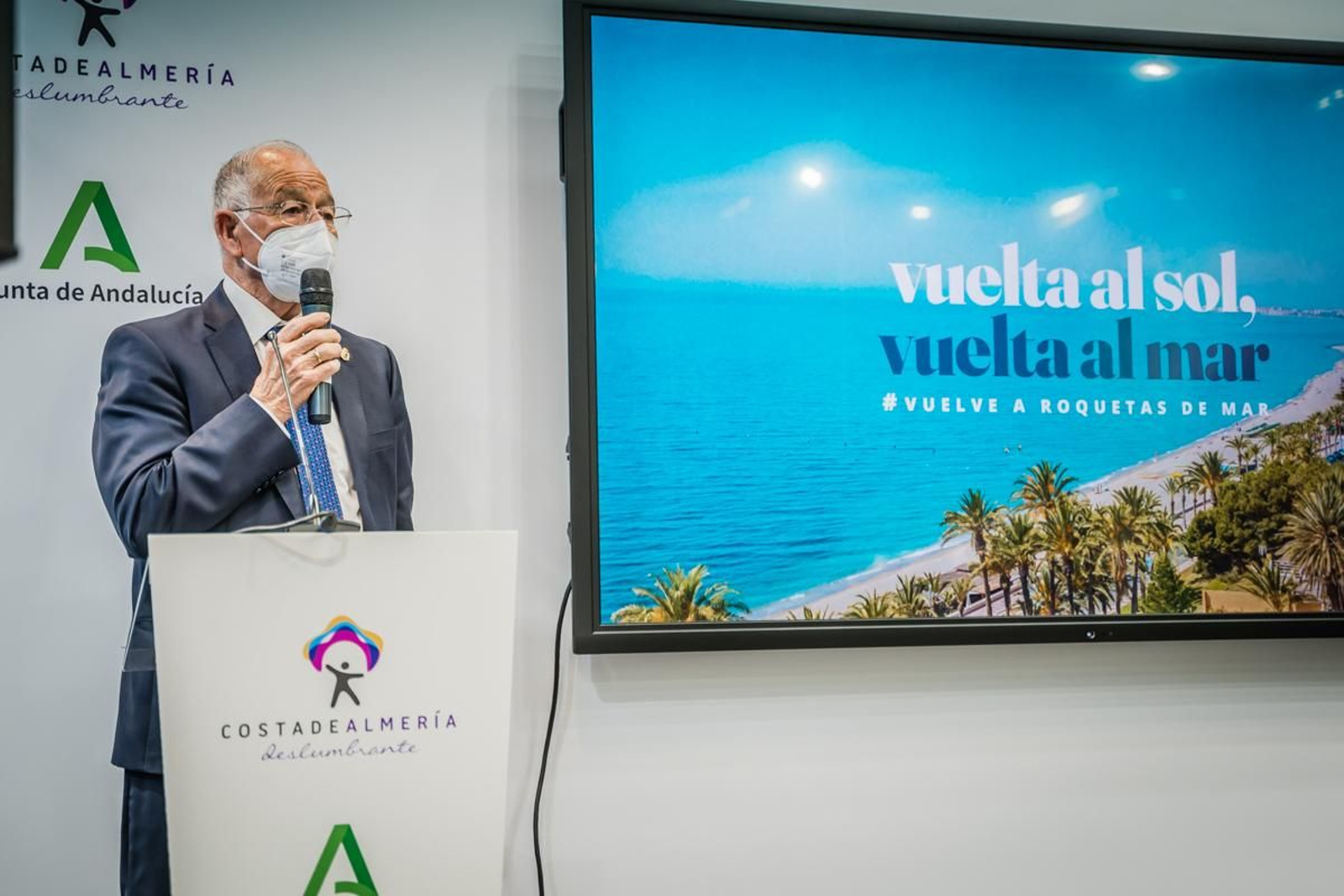 Roquetas  homenajea en FITUR a sus empresarios turísticos