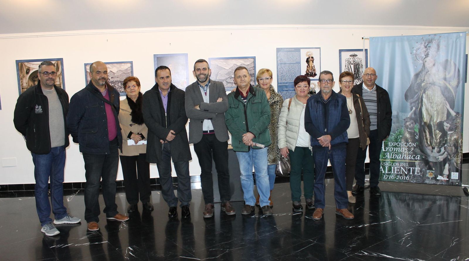 Asistentes a la presentación de la muestra.