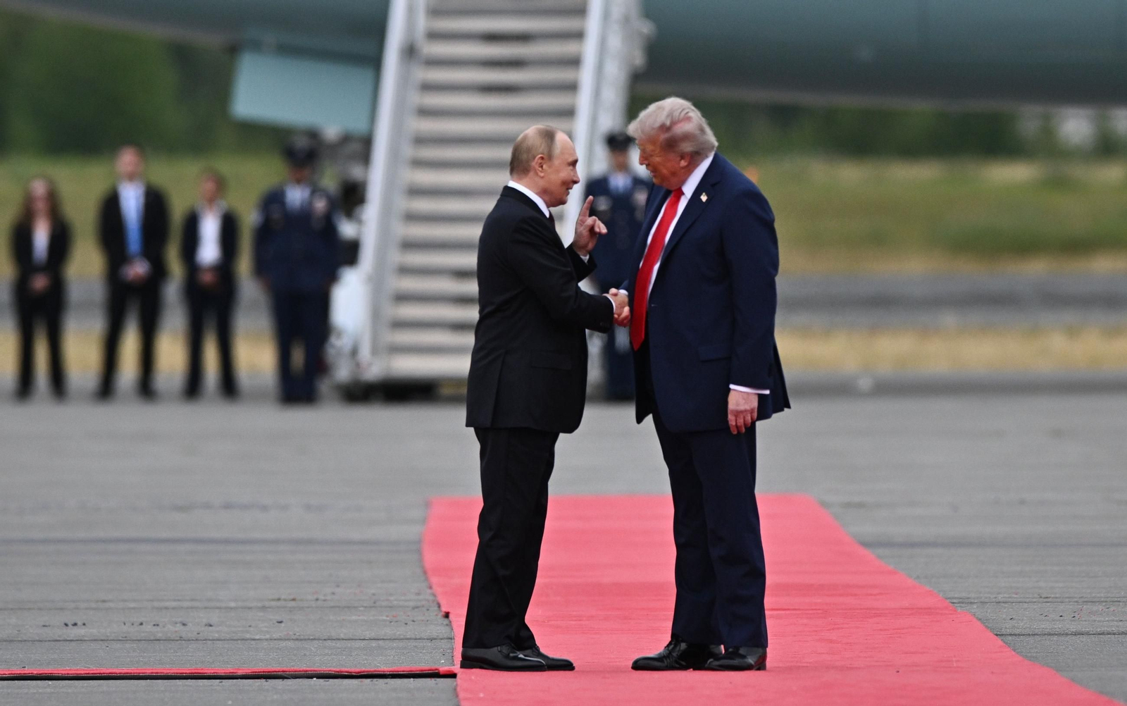 Las imágenes de la reunión de Trump con Putin en Alaska