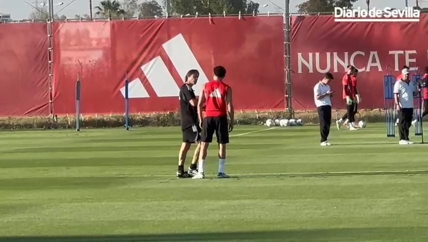 Matías Almeyda da pistas sobre el once ante el Schalke en un entrenamiento marcado por el balón