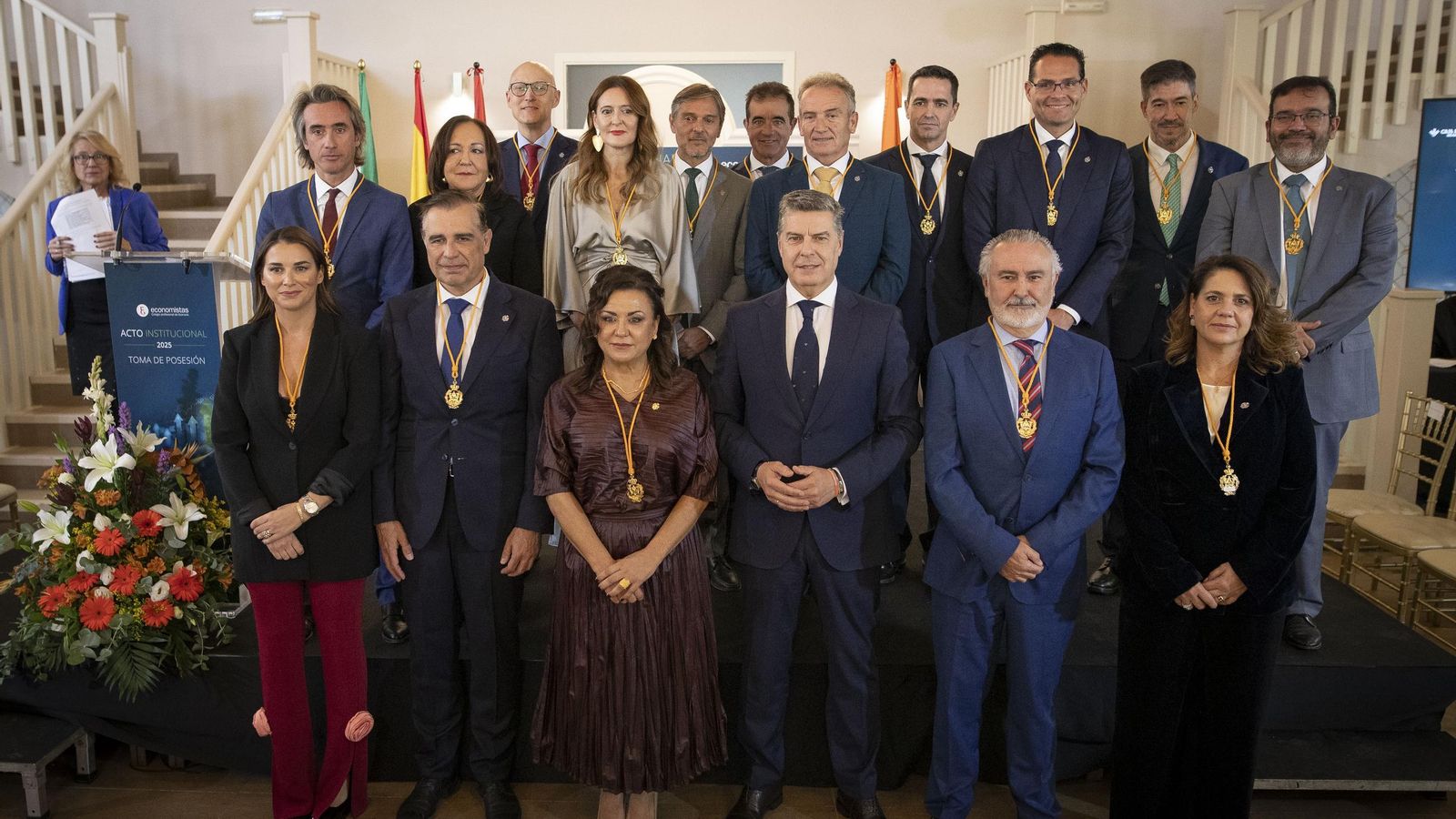 Membrive junto al resto de miembros de su Junta de Gobierno.