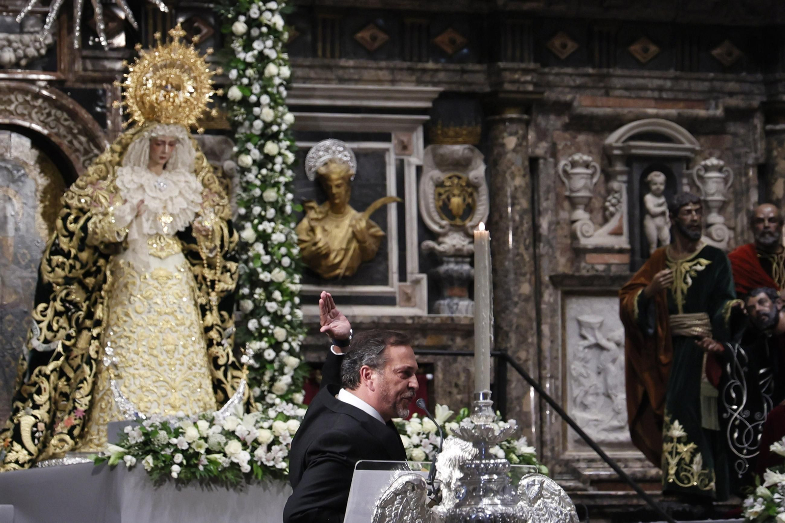 La coronación de la Virgen del Rocío en imágenes